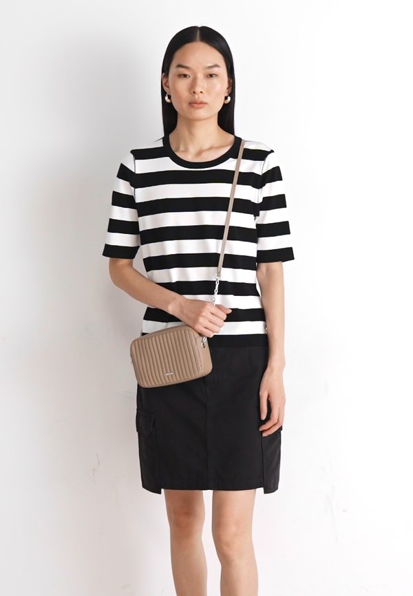 MINI LINE CAMERA BAG - Cross body bag - amphora4