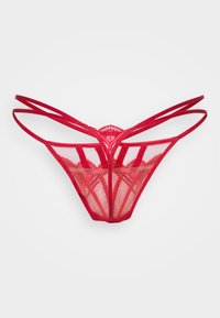 Röd spetsbikini med genomskinliga meshpaneler, med intrikat spetsdetaljering i mitten och flera tunna remmar som skapar en geometrisk design.