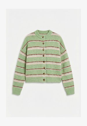 Grønn strikket cardigan med rosa og mørkerøde horisontale striper, brune knapper, lange ermer og ribbestrikket krage, mansjetter og nederkant.