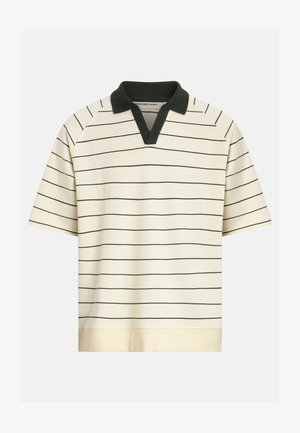 Chemise crème à manches courtes avec fines rayures noires horizontales et col foncé, avec une ouverture style col en V.