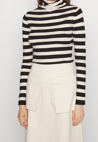 MAX&Co. Stickad tröja - black