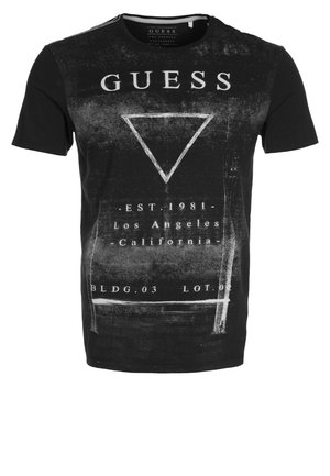 Czarna koszulka Guess z krótkim rękawem z białym przetartym trójkątem i napisem "GUESS," "EST. 1981," "Los Angeles, Kalifornia" oraz "BLDG. 03 LOT. 0".