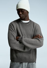 Bershka BOXY FIT - Striktrøje - black