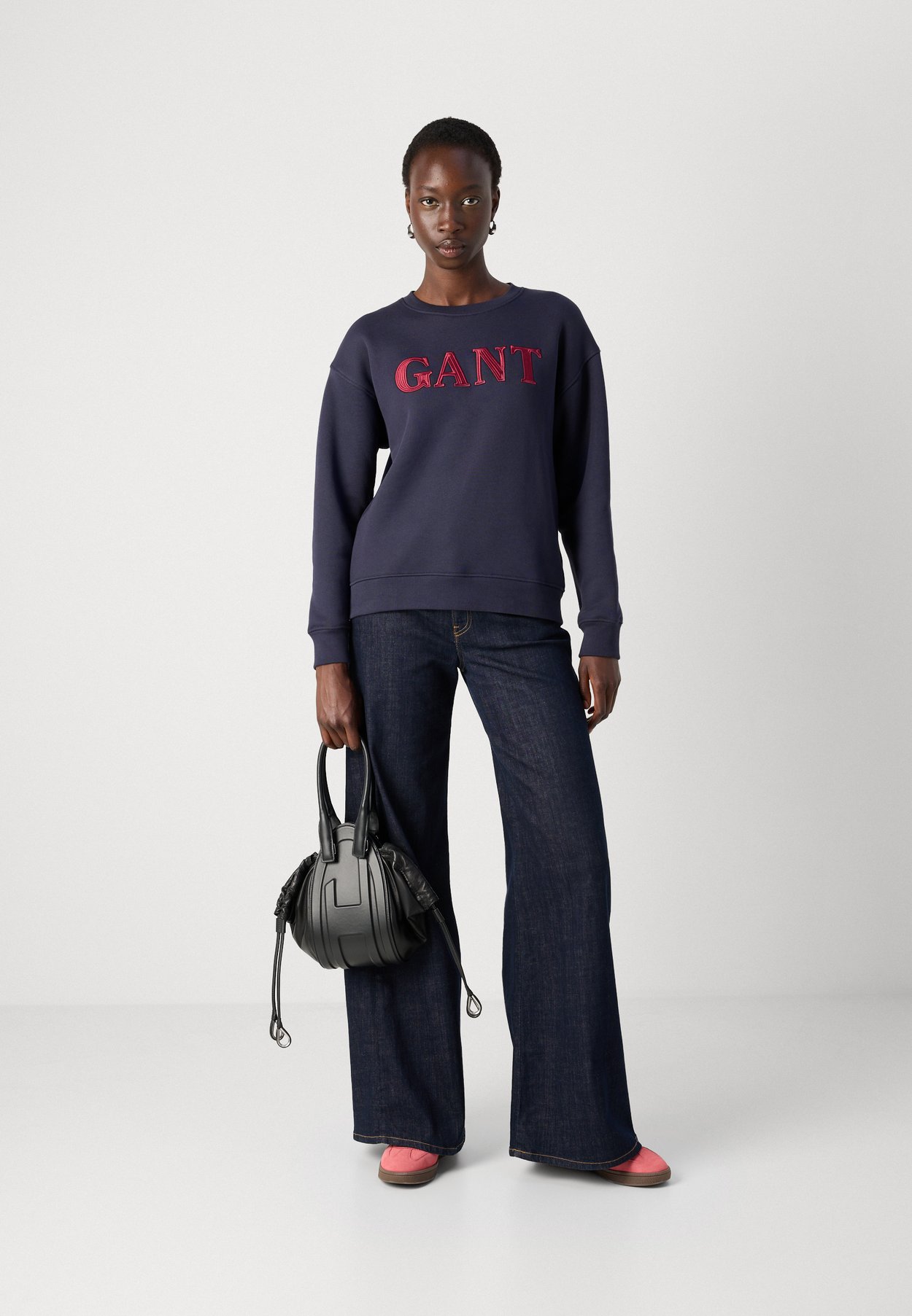 GRAPHIC C NECK
