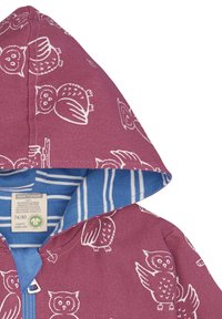 Giacca con cappuccio in tessuto bordeaux con motivi di gufi bianchi. L'interno presenta una fodera a righe blu e bianche. Materiale in cotone biologico. Taglia 74/80.