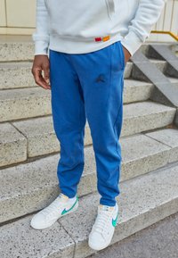 Jordan WARMUP PANT - Calças de fato de treino - french blue