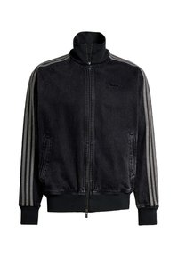 Μαύρο φερμουάρ μπουφάν με ψηλό γιακά, με δύο κάθετες γκρίζες ρίγες σε κάθε μανίκι και ριμπ μανσέτες και κάτω μέρος. Υφασμάτινη υφή από τζιν.