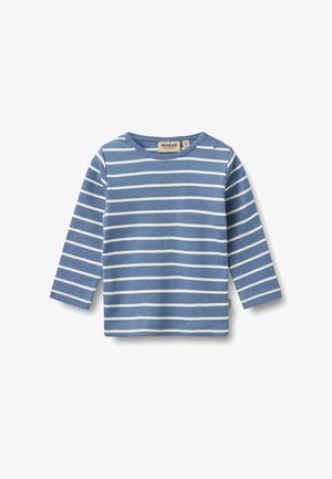 Blå langærmet trøje til småbørn med hvide vandrette striber og to knapper nær halsudskæringen på hvid baggrund.