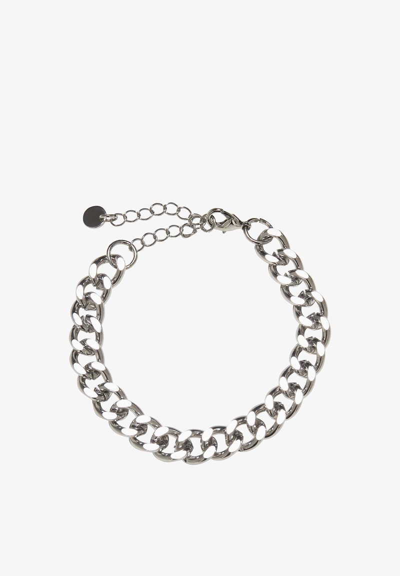 Bracelet chaîne épaisse ton argent avec fermoir mousqueton et chaîne d’extension réglable sur fond blanc.