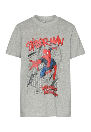 Tricou gri din bumbac cu un grafic proeminent Spider-Man în roșu și albastru, cu textul „WEBBED WONDER” dedesubt, scris cu litere roșii.