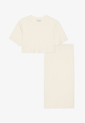 Ensemble deux pièces en tissu côtelé ivoire : T-shirt court à manches courtes et col rond avec une jupe midi ajustée assortie.