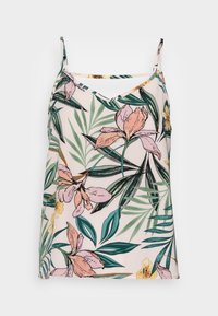 Haut cami floral en tissu léger avec un décolleté en V, présentant des fleurs roses et des feuilles vertes sur un fond clair ; fines bretelles.