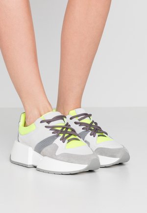 Sneakers - grey