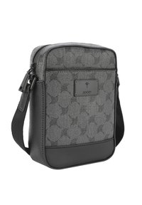 Borsa a tracolla grigia con motivo, dettagli in pelle nera, tracolla regolabile, chiusura con zip e placchetta in metallo sulla parte anteriore con la scritta "JOOP!".