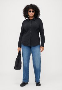Tommy Hilfiger Curve 1985 SLIM SHIRT - Camicia - black