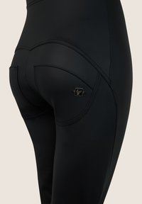 Freddy CON FONDO A ZAMPA - Jumpsuit - nero