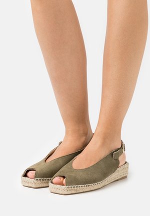 Sandály na platformě - khaki