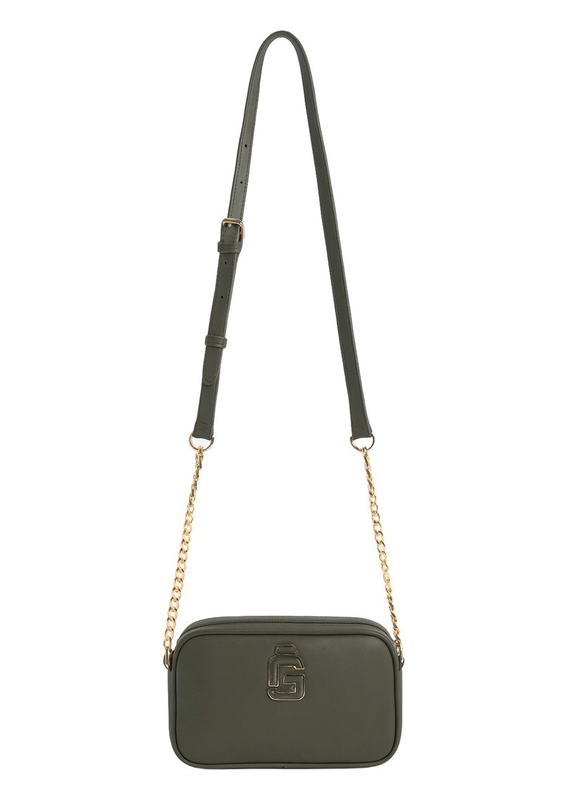 Borsa a tracolla in pelle verde scuro con dettagli in catena dorata, tracolla regolabile e emblema dorato sul davanti.