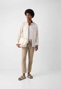 Lindbergh CROPPED PANTS - Kelnės - sand