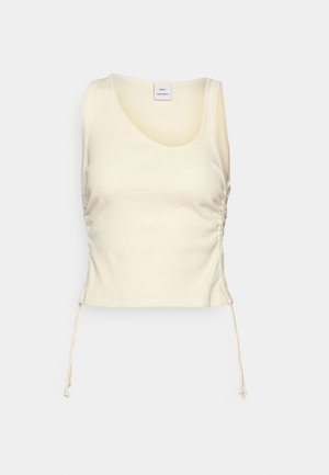 Débardeur crème en matériau extensible, avec un col dégagé et des côtés à cordon de serrage pour un ajustement ajustable. Texture lisse, design minimaliste.