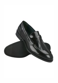 Mocasines de cuero negro con acabado brillante, con una banda decorativa en la parte frontal, puntera redondeada y suela de goma plana.