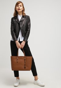 MICHAEL Michael Kors Handtas - brown