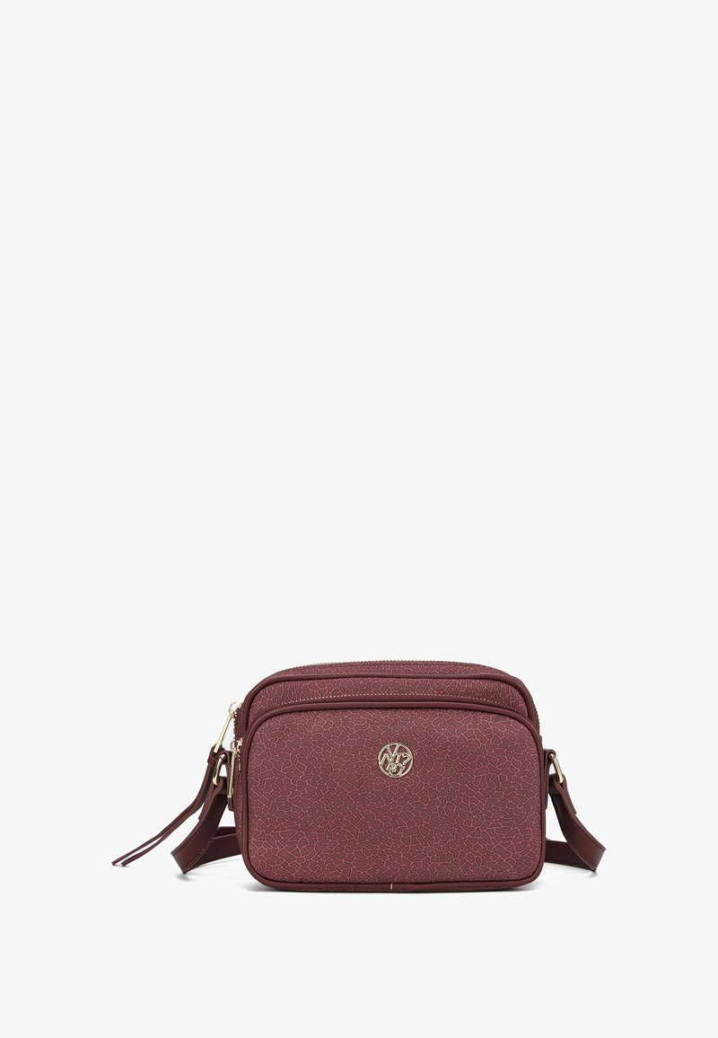 Borsa a tracolla bordeaux realizzata in materiale texturizzato, con due scomparti, hardware in tonalità oro e un accento con logo sulla parte anteriore.
