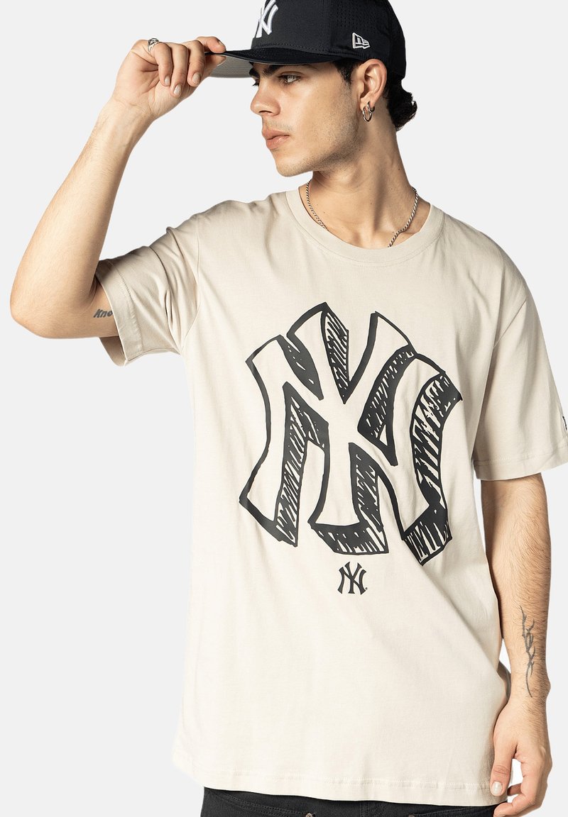 New Era LIFESTYLE  NEW YORK YANKEES - T-shirt con stampa - beige