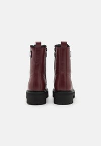 Tommy Jeans URBAN BOOT - Botines con plataforma - rouge
