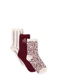 Tres pares de calcetines: uno burdeos sólido, uno crema con rayas burdeos y uno crema con estampado de leopardo. Mezcla de algodón suave con diferentes patrones.