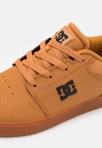 DC Shoes CRISIS 2 - Sapatilha de treino - wheat