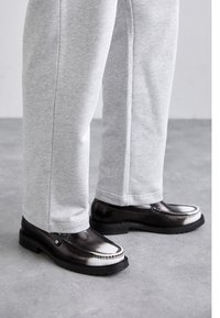 SCARPA UOMO - Chaussons - white/black