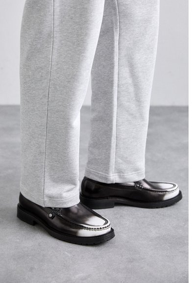 MOSCHINO SCARPA UOMO - Chaussons - white/black