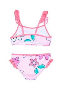 Różowy bikini w kwiaty z falbaniastymi ramiączkami na górze i bocznymi akcentami na majtkach, z niebieskimi i fioletowymi wzorami kwiatowymi na jasnoróżowym tle.