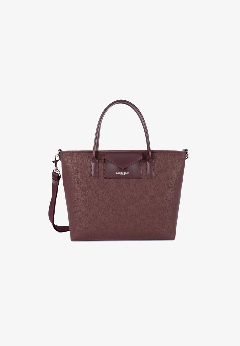 Sac à main en cuir bordeaux avec surface texturée, doubles poignées, bandoulière amovible et poche avant avec logo de la marque.