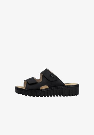 Sort åben tå slidesandal med to justerbare remme og tyk tekstureret sål, med beige indvendig polstring og "Rieker" logo på øverste rem.