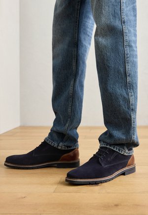 - Eleganckie buty