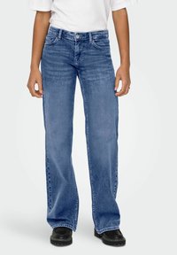 ONLY ONLJUDY WEITEM - Wide leg - medium blue denim