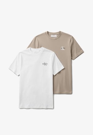 Két rövid ujjú, kerek nyakú póló, egyik fehér, a másik bézs színű, mindkettőn a bal mellrészen kis Calvin Klein logó.