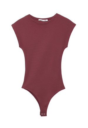 Body i dyb bordeaux-stof, korte capærmer, bådudskæring, med en tætsiddende design og trykknaplukning i bunden. Glat tekstur.