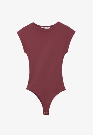 Body w głębokim burgundowym kolorze, krótki rękaw w kształcie bufki, dekolt w serek, o dopasowanym fasonie oraz z zapięciem na napy na dole. Gładka faktura.