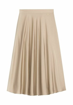 Beżowa spódnica midi z wysokim stanem, zwiewnymi plisami i małą metalową metką z logo na pasku w talii.