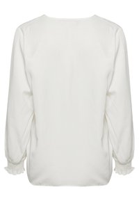 Blouse blanche à manches longues avec un col rond, dotée de poignets élastiqués et d'un tissu lisse et léger. Design simple sans motifs.