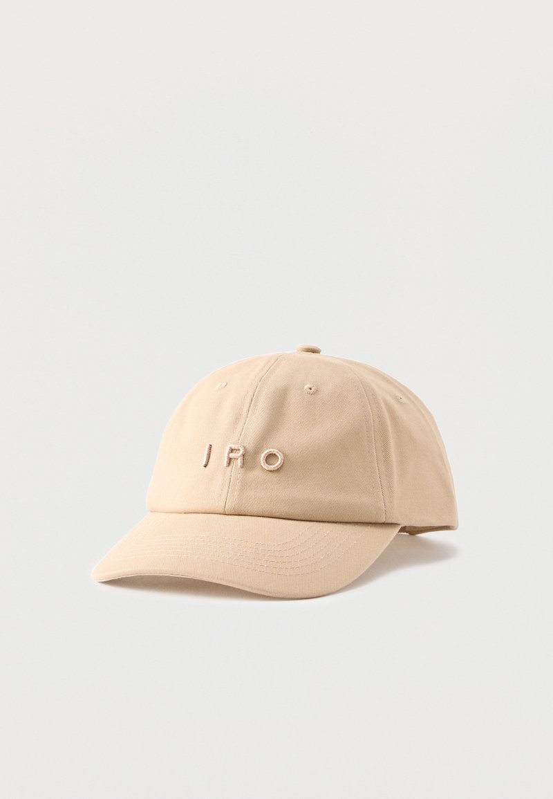 Casquette de baseball beige avec les lettres brodées "IRO" sur le devant, couronne structurée et visière incurvée sur un fond uni.