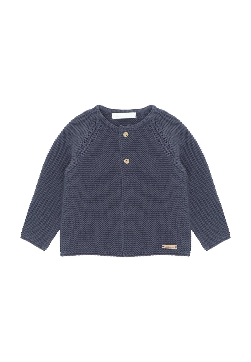 Cárdigan de punto en color marino con mangas raglán, dos botones de madera, patrones de punto texturizados y una pequeña etiqueta decorativa en el dobladillo.