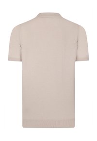 Polo shirt beige a maniche corte realizzato in un tessuto knit liscio. Presenta un colletto e orli a coste, con un design semplice e senza pattern visibili.