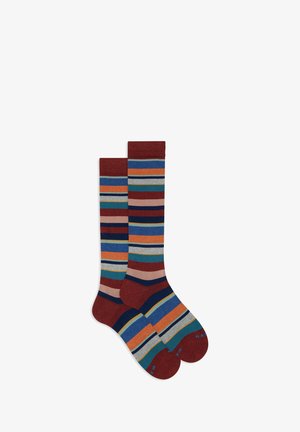 Calzini a righe con una combinazione di tonalità rosse, blu, verdi e beige. Realizzati in materiale morbido con un design comodo che arriva a metà polpaccio.