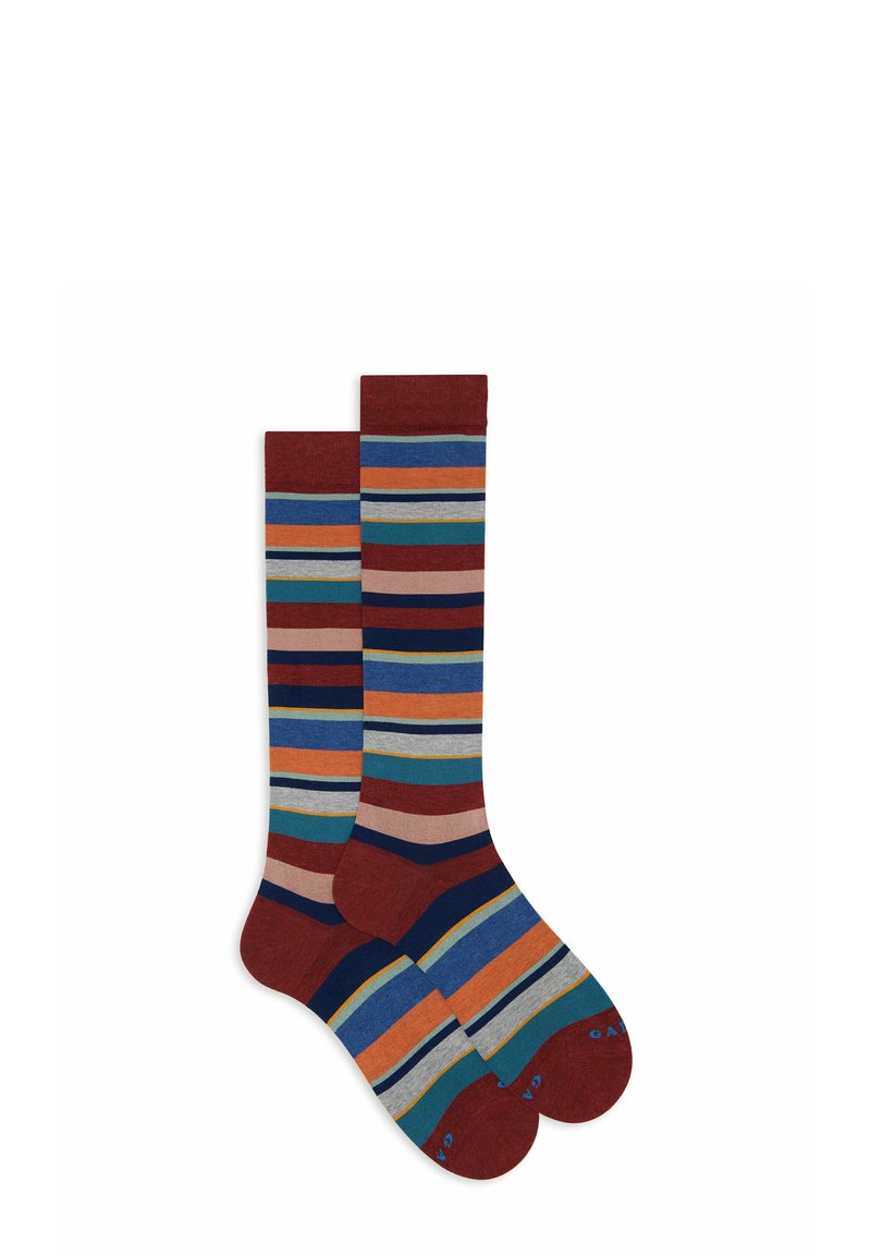 Calzini a righe con una combinazione di tonalità rosse, blu, verdi e beige. Realizzati in materiale morbido con un design comodo che arriva a metà polpaccio.