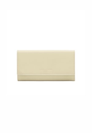 Beige Ledergeldbörse mit rechteckiger Form, ausgestattet mit einer glatten Textur und einem geprägten Logo auf der Vorderseite. Gefaltetes Design, minimalistische Hardware.