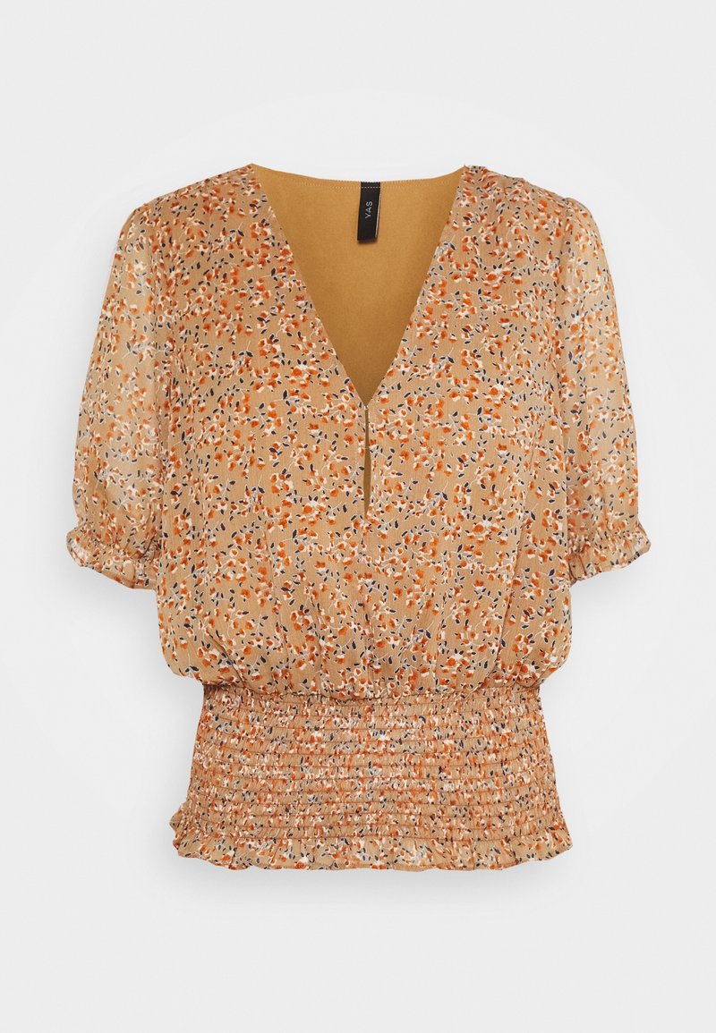 Blusa a maniche corte in tessuto arancione chiaro con un motivo floreale. Presenta un profondo scollo a V e una vita arricciata per una texture raccolta.